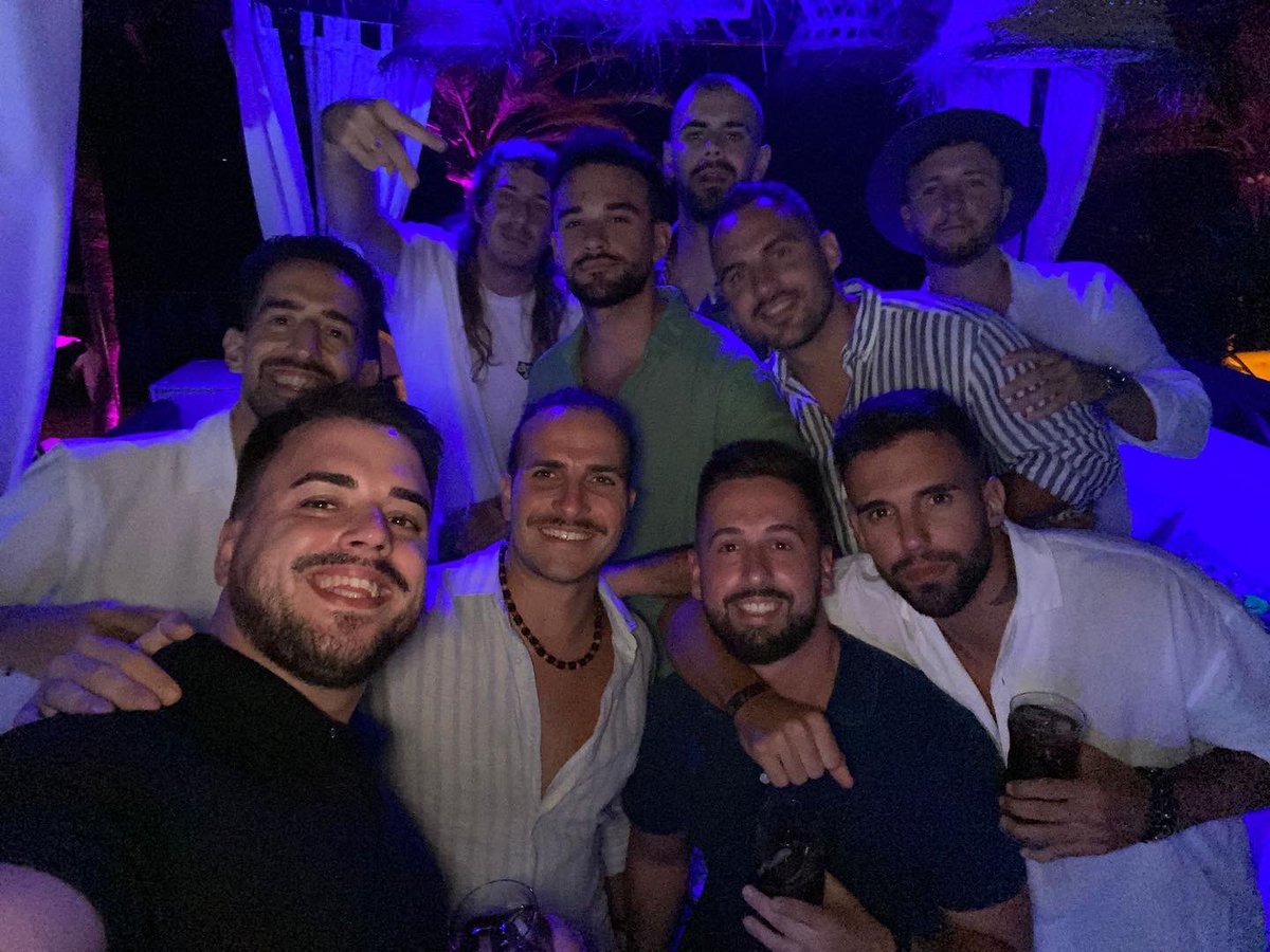 garrafa5_l's tweet photo. Unión, familia, hermanos ❤️❤️ https://t.co/EUpLcsOjlF