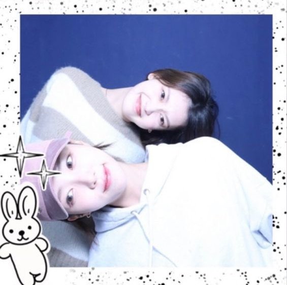 irriscore's tweet photo. Liv said in her TikTok Live that she spent her birthday with Yunseul and Nina (I.L had a different schedule). Nina is back in Korea... 👀

#IRRIS #NINA #LIV #I_L #YUNSEUL #아이리스 #니나 #리브 #윤슬 #아이엘 https://t.co/eJSTPTQdT5