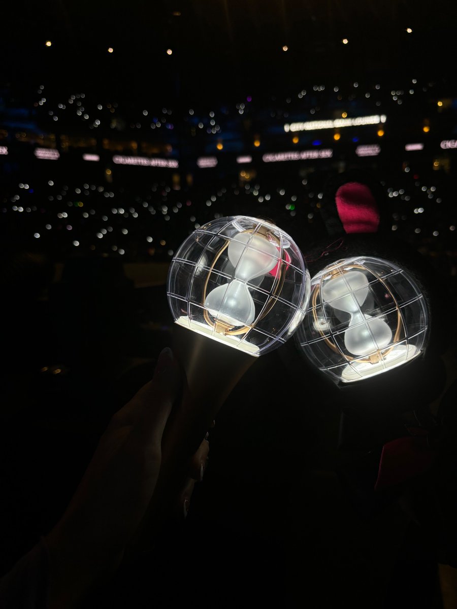 taesclassics's tweet image. my ateez, my family, my home 🤍 last night was a dream come true #ATEEZinOakland #ATEEZTOUR #ateezatiny #ATEEZOakland