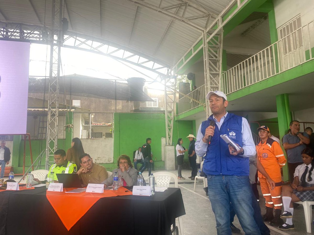 DefensoriaCol's tweet photo. A través de nuestra #DelegadaAtenciónADesastres y Regionales #Boyacá y #Casanare asistimos a la socialización de los resultados del análisis técnico al seguimiento realizado al terreno y a la estructura del puente Chorro Blanco, en la vía Boyacá- Casanare, transversal de Cusiana https://t.co/tGo9ZJAGkg