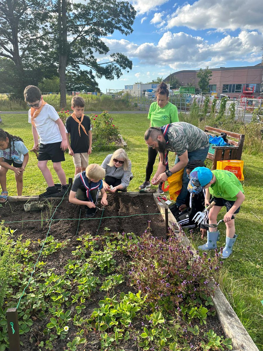 7thFairfield's tweet photo. @LBimo1 @FOSPLiverpool @usera7078 @RHSBloom @CompostWorksUK @dunbarrover @ParksCommUK @NWIBofficial The 7th Fairfield love working with Laura and Barbara and @FOSPLiverpool https://t.co/ZqfWg0jUAw