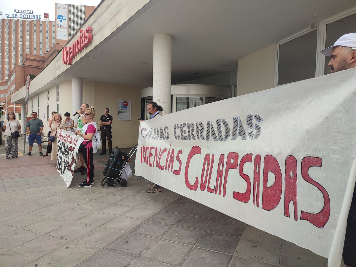 Mats12oct's tweet photo. !!!CAMAS CERRADAS, URGENCIAS COLAPSADAS!!!
Concentración hoy por nuestras urgencias, para defender una atención adecuada a nuestras pacientes, con personal suficiente, así es imposible atenderos.
!!!La Lucha es el único camino!!!
@IdiazAyuso https://t.co/kBLAjT5j6a