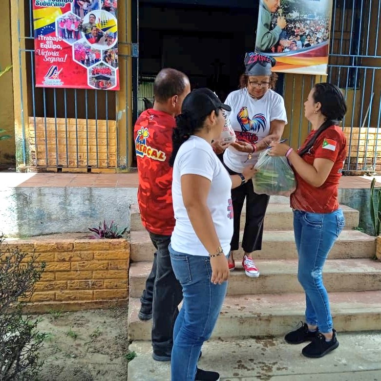 En una nueva Feria del Campo Soberano hicimos entrega de 1.317 combos de proteínas y verduras que favorecieron a 1.246 familias del municipio Rafael Rangel.

¡Seguimos trabajando por el abastecimiento del pueblo! 
#VenezuelaObrera