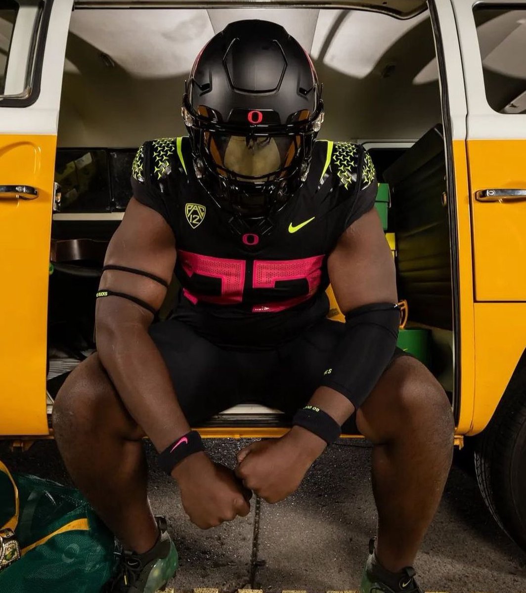 Grool9's tweet photo. Is 7 on 7 season over yet? Let’s play real football, defensive line addition. @Utah_Football @oregonfootball https://t.co/SGGxRfV07h