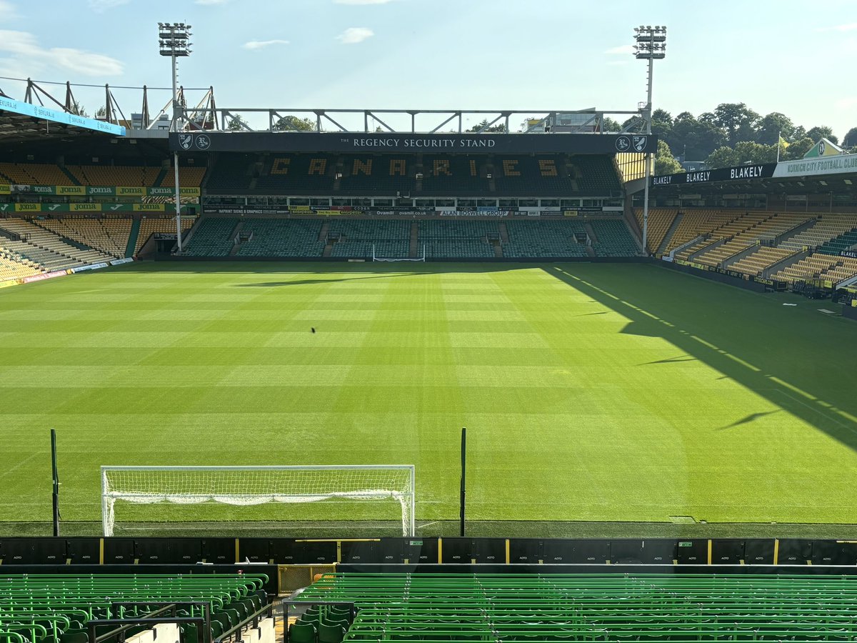 Our  principal Mrs Bignell starting off our annual sports award evening <a href="/NorwichCityFC/">Norwich City FC</a> 🥳 #proud #wearethorpe <a href="/tsas_norwich/">Thorpe St Andrew School and Sixth Form</a>