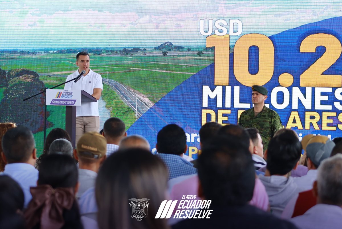 Presidencia_Ec's tweet photo. ¡#ElNuevoEcuadorResuelve con recursos para las provincias! 🇪🇨👏

El presidente @DanielNoboaok participó en la entrega financiamiento que impulsará el desarrollo de Los Ríos:

- Adquisición de maquinarias para el Municipio de Babahoyo, por un monto de USD 994.500. 
- Entrega de USD 4.9 millones para la Prefectura de Los Ríos.
- Entrega de la vía en el cantón Babahoyo, con una inversión de USD 4.3 millones.
