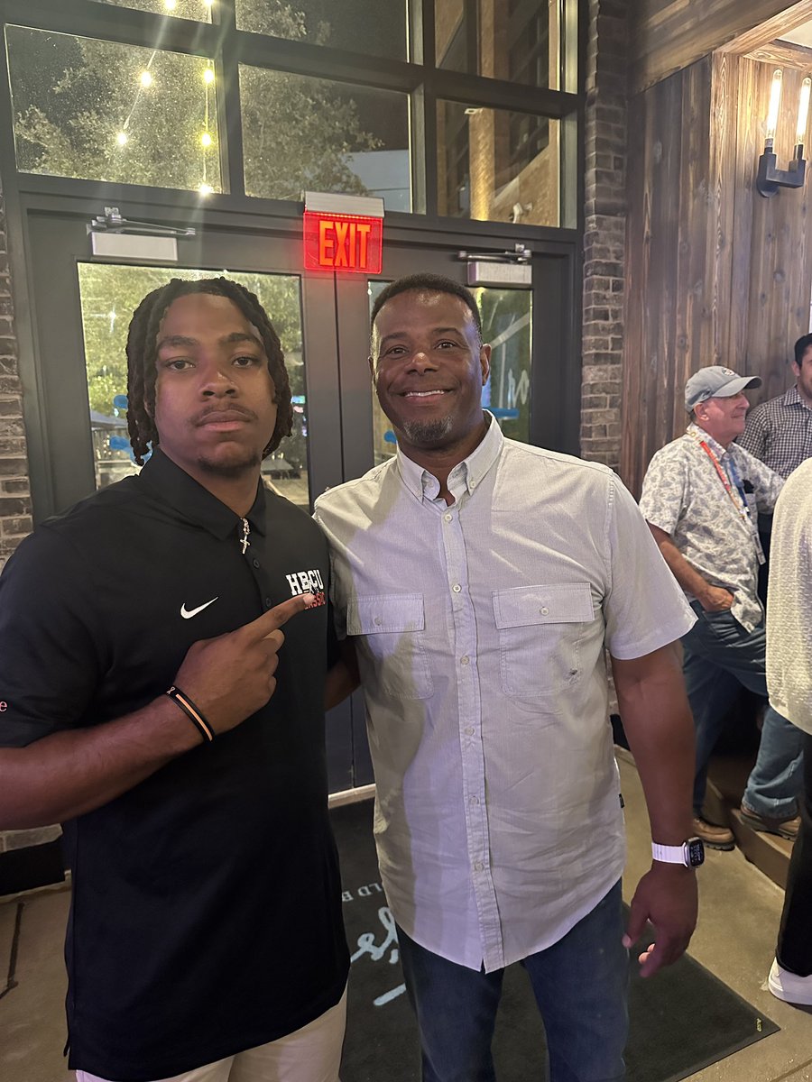 Michael Burroughs tweet media