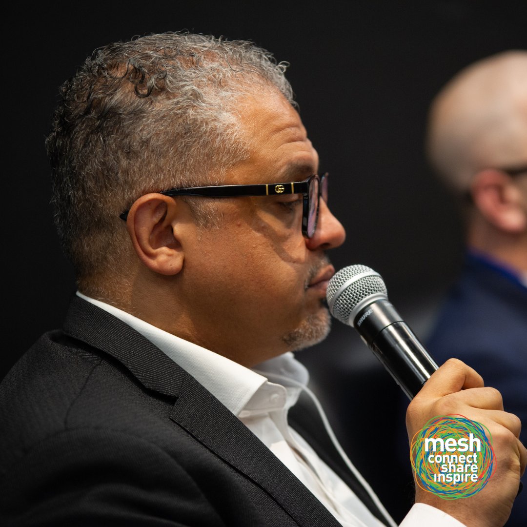 meshcon's tweet image. Can you trust AI for financial advice? At #meshcon, experts said robo-advisors offer efficiency and lower costs. But the human element in finance isn&apos;t going anywhere. 

📸  cred | Paulina Ochoa