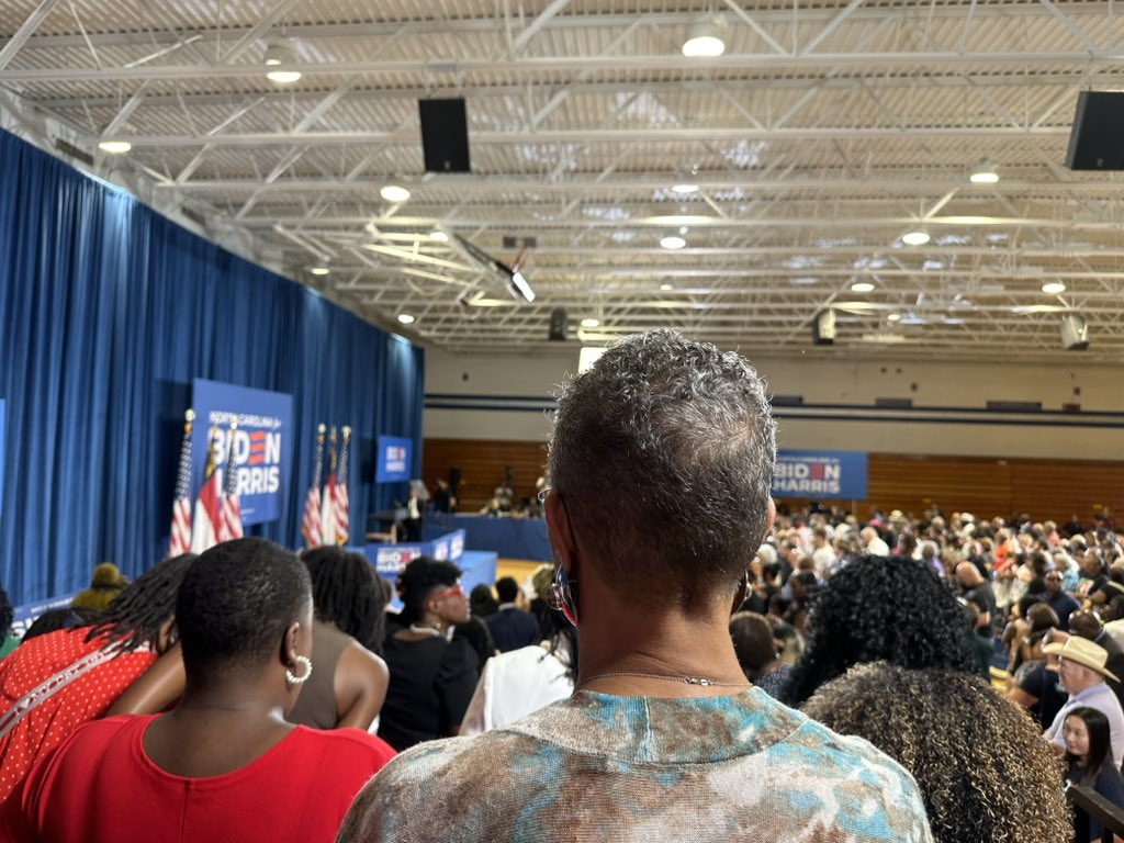 abreezeclayton's tweet photo. North Carolina is ready to re-elect our President and Vice President back to the White House! The @NCDemParty is proud to have @KamalaHarris back in our state. Over $200M from this administration delivered to📍Fayetteville to help small businesses, renters, and families in NC. ✊ https://t.co/ow2wlHu9o3