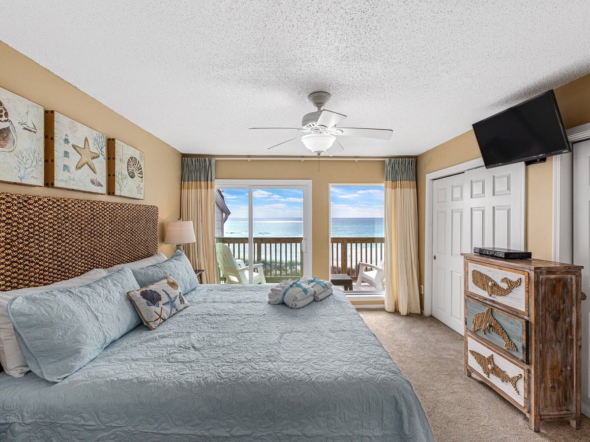goblueswell's tweet image. Dive into relaxation at Dolphin Run! 🌊✨ This beachfront 2BR, 3BA house sleeps 6, offering stunning views and coastal charm. Book your stay now: blueswell.com/beach-rentals/… #DolphinRun #BeachfrontBliss #VacationMode