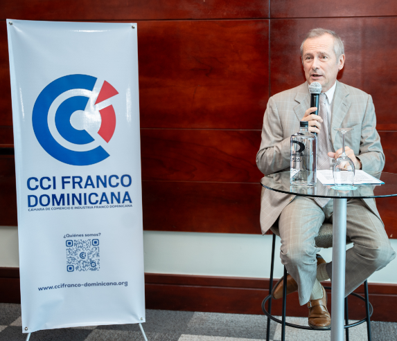 FranciaRepDom's tweet photo. El Embajador S.E. Eric Fournier fue el invitado principal al desayuno en honor a su despedida organizado por la @CCIFD 🇫🇷 🇩🇴, durante el cual expresó su agradecimiento por la solidaridad recibida durante los 4 años de su misión en República Dominicana.
#franciaenrd #ccifd https://t.co/AeGVGJItuE