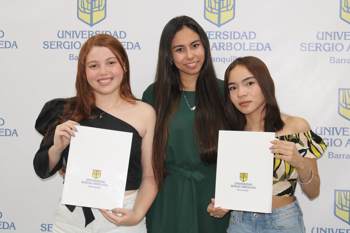 LaSergioBQ's tweet photo. #HoyEnLaSergioBq nuestro programa de #psicología hizo la entrega de becas del 50% a las estudiantes Gabriela Bonett del @colegiocolonbarranquilla y María Carolina De La Cruz de la #InstitucionEducativaManueElkinPatarroyo

💛💙Bienvenidas a la familia Sergista💛💙 https://t.co/kEbI9bkaie