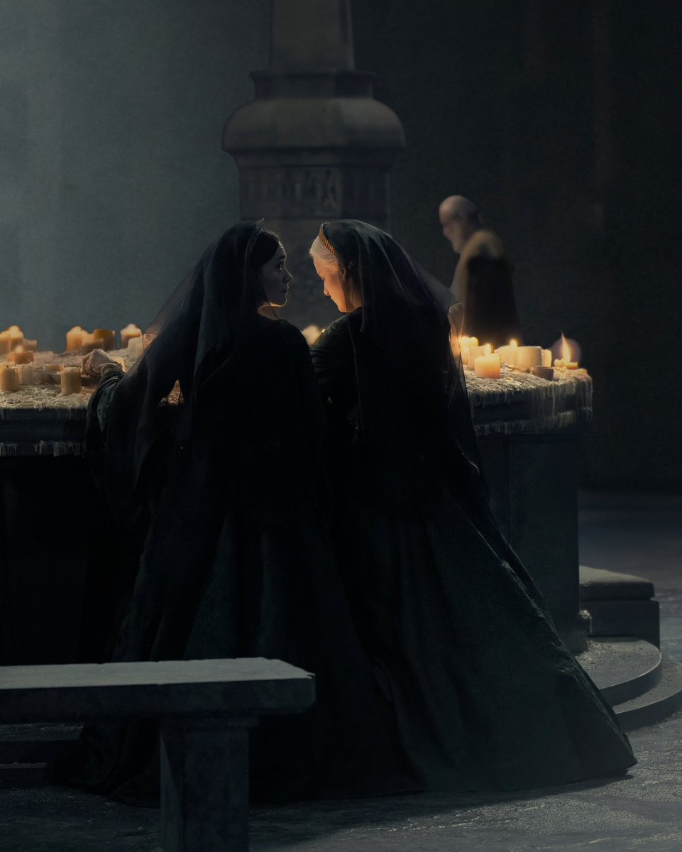 alicent &amp; helaena at the sept