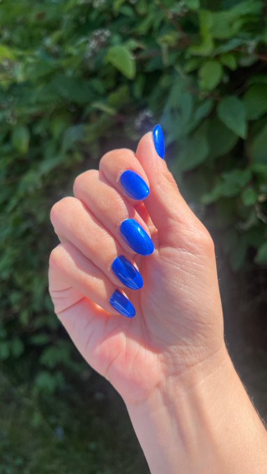 2 pic. New nails 💙 &amp; toe prints coming in on my new rainbows 😋🌈 https://t.co/EMla9LjiDe