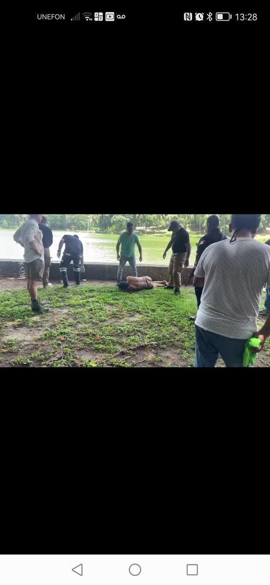AntenaOnce's tweet photo. Hombre se avienta del mirador Las Aguilas en #Villahermosa #Tabasco personal de #ProteccionCivil lo saca con vida de la laguna https://t.co/SNGSpZUZe5