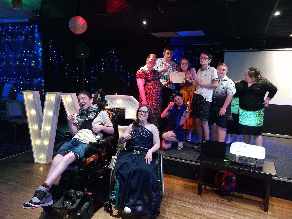 vysvale's tweet photo. 🏴󠁧󠁢󠁷󠁬󠁳󠁿Mae'r wobr ar gyfer Creu Bro Well yn mynd i Clwb Hwb! Llongyfarchiadau! 

🇬🇧The award for Creating a Better Vale goes to Hub Club! Congratulations!

🏆 https://t.co/SKxjedTN5E