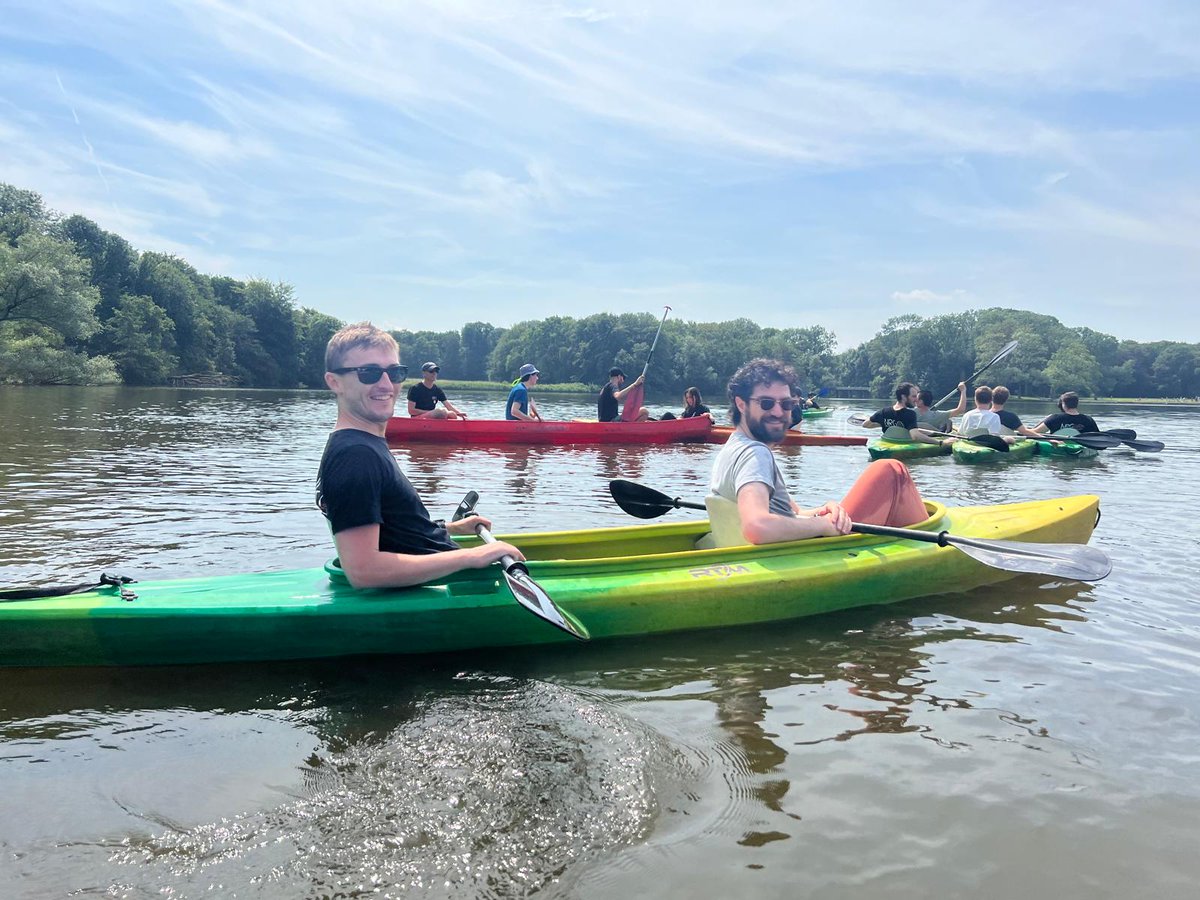 NoelGroupUvA's tweet photo. The sun ☀️ was ready for us today! 

We enjoyed group activities like kayaking 🚣 in the Amsterdam region and baking #stroopwafels 🧑‍🍳👩‍🍳👨‍🍳, a local delicacy. 

We had an awesome time with an amazing team of #FlowChemists! https://t.co/jSfvoojUKT