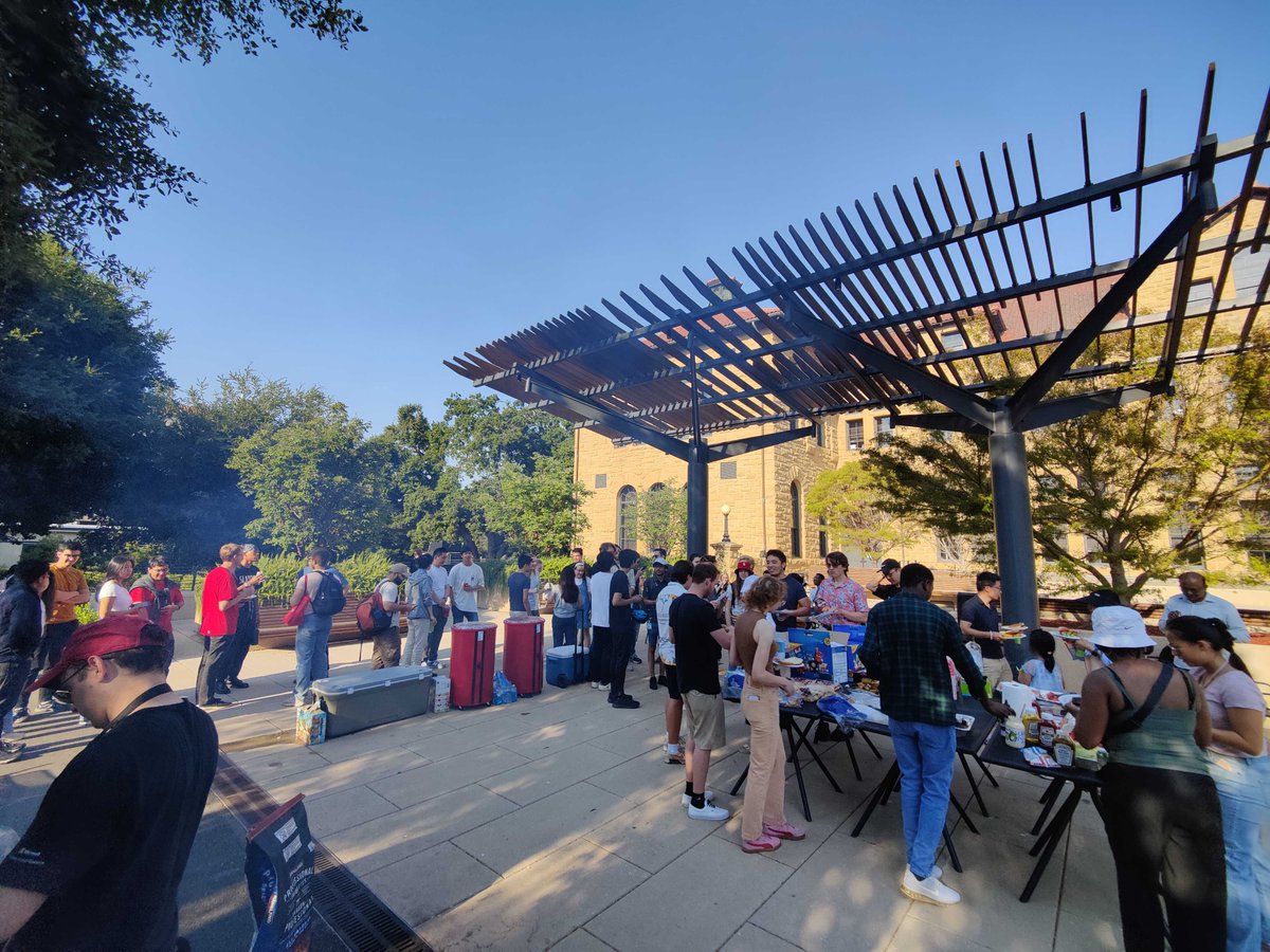 CongreveLab's tweet image. Summa summa summa time! 😎
Joint chem dept summer bbq hosted by us, @daniellejmai lab, and Liu lab last Friday.