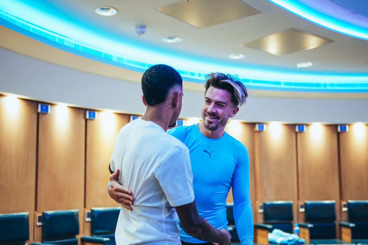 ManCity's tweet photo. Settling in! 🤝🩵 https://t.co/n5eNNlTJWK