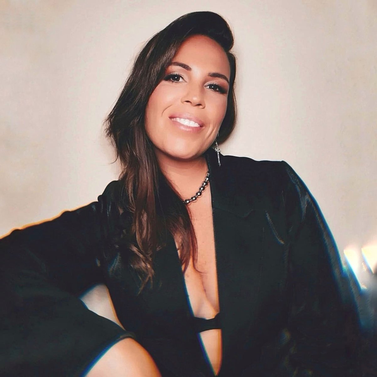 26 de Julio nueva música ⚠️
❤️‍🔥 Una Cumbia Pa' Olvidarte ❤️‍🔥
.
.
#nuevosingle
#gozadera
#compositora
#cantautora