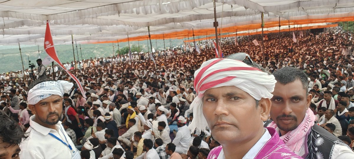 RoatKantiBhai's tweet photo. 18जुलाई 2024
भीलप्रदेश संदेश यात्रा आदिवासी समागम आदिवासी शहीद स्थली मानगढ़ में #भीलप्रदेश की मांग को लेकर 4राज्यो mp guj,raj,mh अर्थात भील प्रदेश के लाखो लोग जुटे मानगढ़ पर 
आने वाले समय में मांग को ओर तेज किया जाएगा 
जोहार 
जय आदिवासी 
रोत कांतिभाई आदिवासी 
।। आदिवासी परिवार, भील प्रदेश। 
🏹🙏❤️🌷💐🌺🌹💖🙏🏹