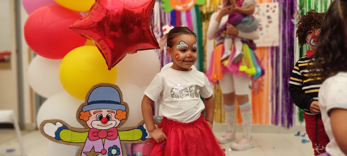 integracionbta's tweet photo. 🎪🤹🏼 Las niñas y niños del jardín infantil Verbenal de #Usaquén disfrutaron de una jornada inolvidable en los ‘Encuentros Divertidos con Familias’. 107 familias se dejaron llevar por la magia de los juegos, las risas y el color de la gran fiesta temática de circo. 🎉 #DejameSer https://t.co/1cor0fMsH3