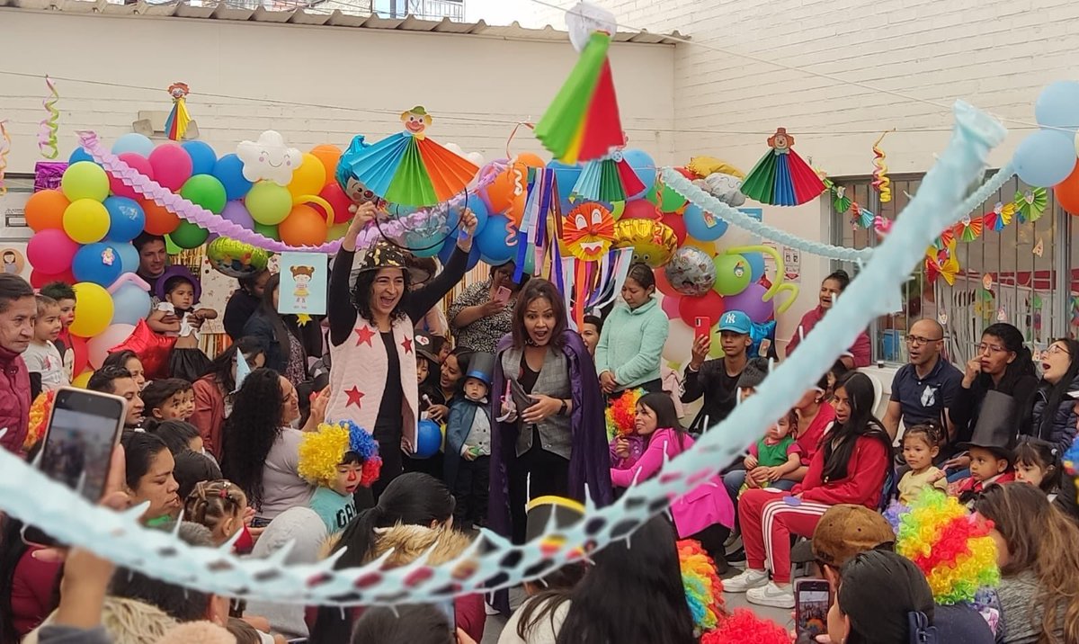 integracionbta's tweet photo. 🎪🤹🏼 Las niñas y niños del jardín infantil Verbenal de #Usaquén disfrutaron de una jornada inolvidable en los ‘Encuentros Divertidos con Familias’. 107 familias se dejaron llevar por la magia de los juegos, las risas y el color de la gran fiesta temática de circo. 🎉 #DejameSer https://t.co/1cor0fMsH3