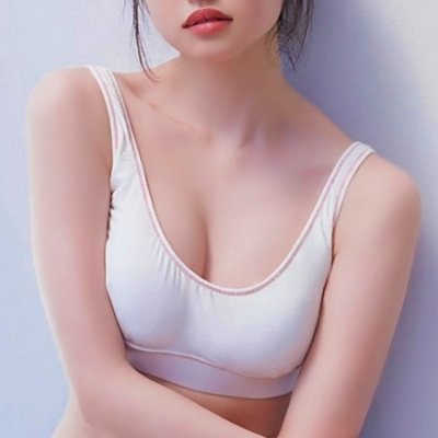 肩紐を下げるのと手をどけるのでは、どちらがお好みでしょうか？