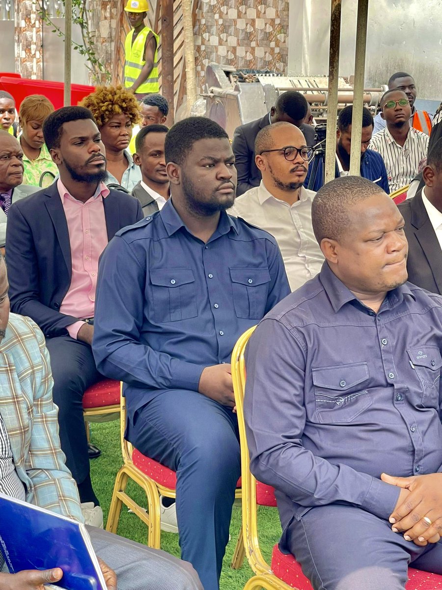 ramadjuma1's tweet photo. Dès mon retour à Kinshasa, nous avons organisé le lancement de la 1e Usine de production des Clous 100% Congolaise.
Une société créé par l’Entrepreneur Girese Lupeto, qui est membre de notre Club, Club des StartUps Congolais. https://t.co/6Cb6G3rRpa