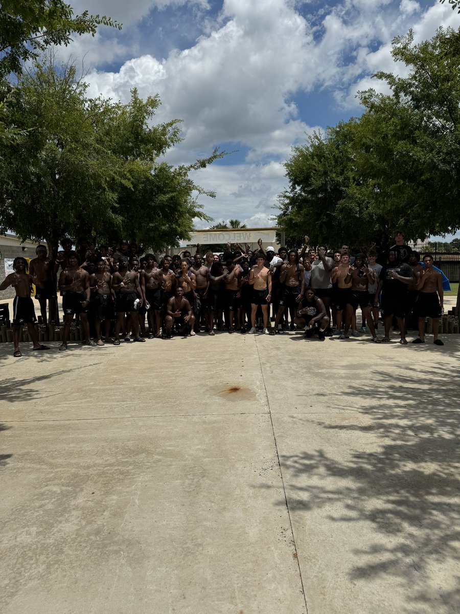 BearDownHOCO's tweet photo. Great TEAM outing at Rigby’s Waterpark!💦 @RigbysFun #Highway96 https://t.co/9mx9Eo8VxA
