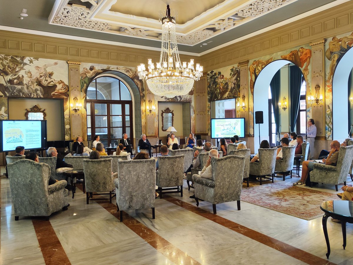 griselg3's tweet image. ¿Es posible fomentar un turismo más consciente, responsable e implicado culturalmente?

🖼️ Hoy se inauguró el Aula Miguel Martín-Fernández de la Torre en Las Palmas de G.C. con el ciclo &quot;Escuela de Turistas. Turismo activo-cultural&quot; #TurismoCultural #urbanismoSostenible #AulaMMFT