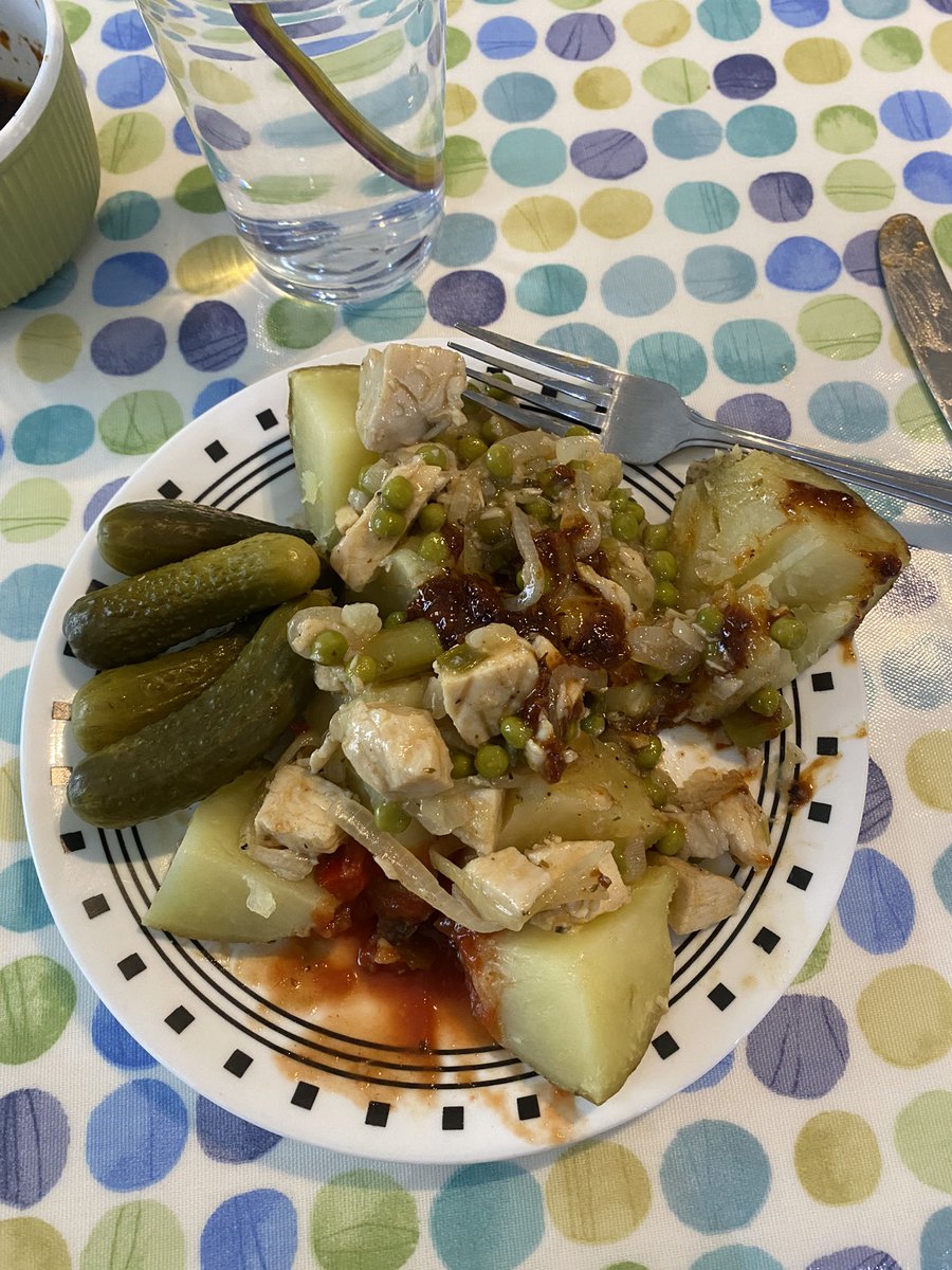 maydiets's tweet photo. What the fuck have I put on my plate. https://t.co/HdzgWpXTke