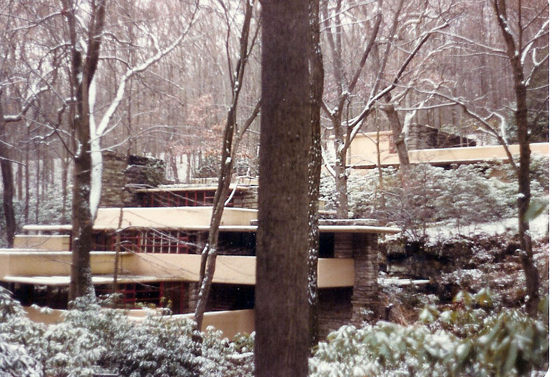 How does Frank Lloyd Wright’s “Fallingwater” present a union of art and nature? What can we learn from this organic architecture?

Our thoughts here: bit.ly/3BaiR4R

#edchat #PlaceBased