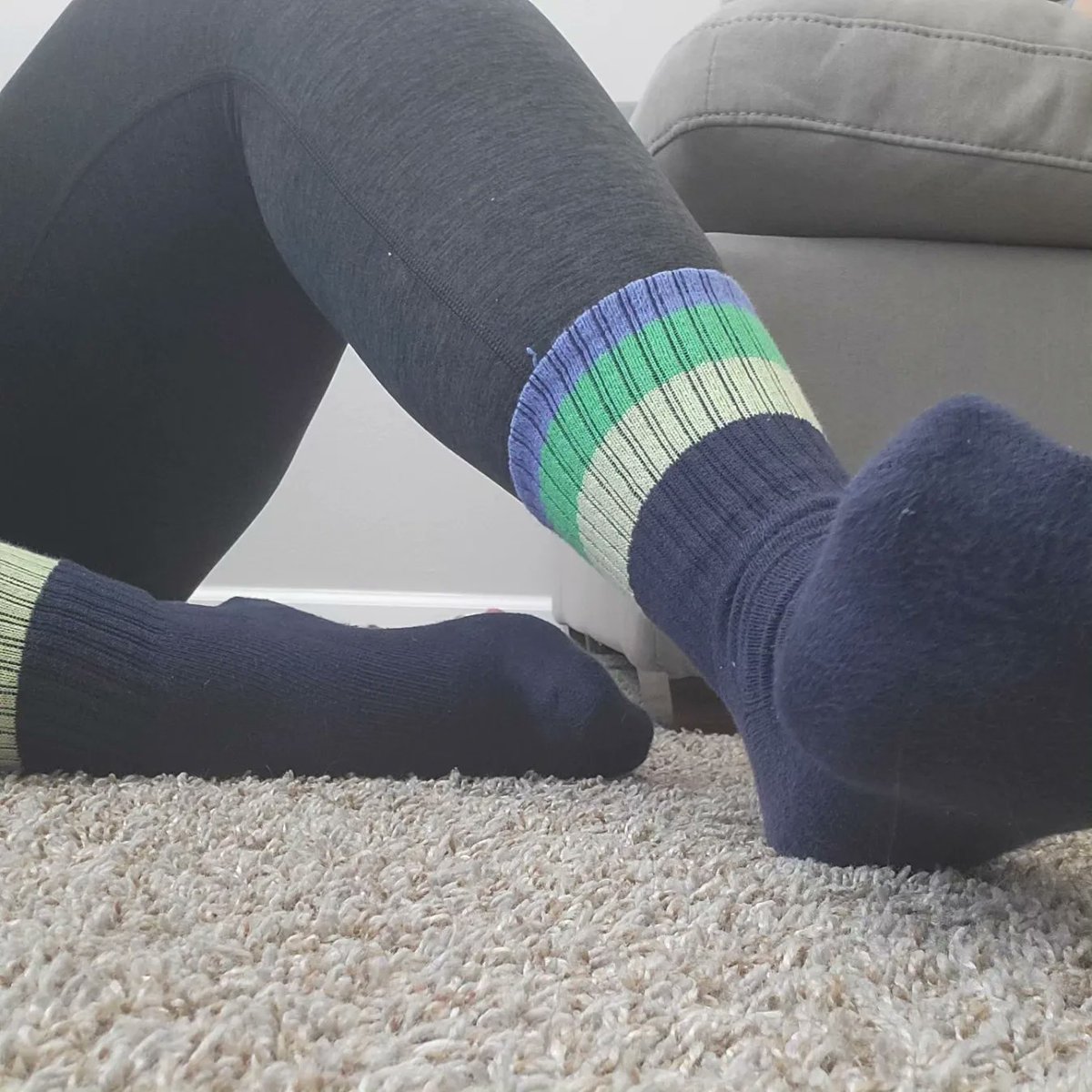 spookystepps's tweet photo. Love me some thick socks 🥰

#feetworshi̇p #Feet #socks #thicksocks #feetcontent #sockaddict https://t.co/npS47QaHwJ