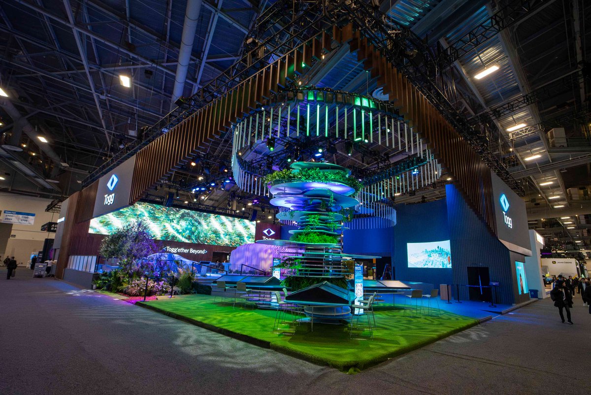 ROE_Visual's tweet image. #TBT to #CES2024! @hxtech featured ROE Visual tiles at some incredible booths, including Walmart, Kia (GP2.6), and EssilorExottica (TP-C2.6). We were also showcased at Mercedes, Mitsubishi Electric, Skyworks, and Togg (GP2.6). 🌟 Check out photos from H&amp;amp;X.

#LightUpYourShow