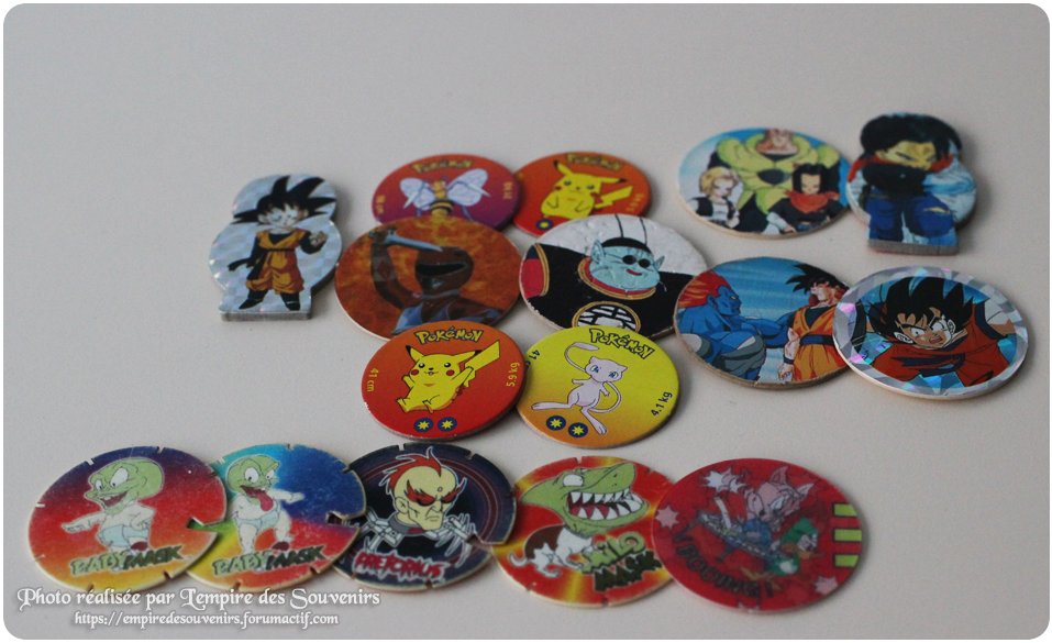 EmpireSouvenirs's tweet photo. Véritable phénomène de mode dans les années 90, il existait à l'époque différentes sortes de pogs.
En faisiez-vous la collection ?
#pog #pogs #MilkCaps https://t.co/WWC8ZBAvbb