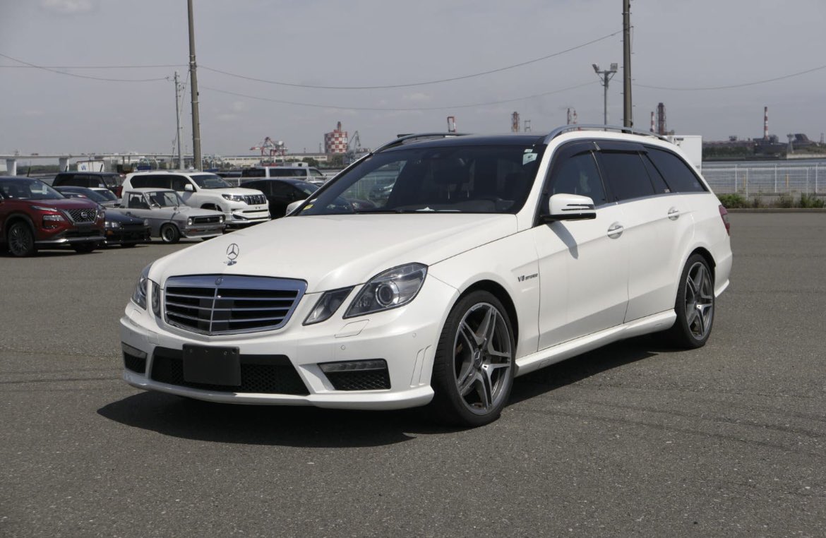 zackk_v8's tweet photo. Cl63 amg 72 000km à vendre 41 000 euros
E63 amg 49 000km à vendre 41 000 euros 

Un billet à celui qui en vend une ou les deux 😅 https://t.co/dCs07qXcS1
