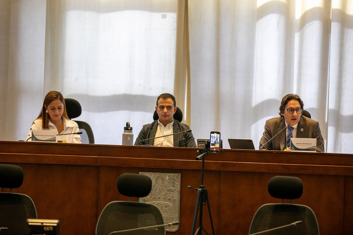 <a href="/ConcejoMedellin/">Concejo de Medellín</a> <a href="/asambleadeant/">Asamblea Departamental de Antioquia</a> <a href="/AlcaldiadeMed/">Alcaldía de Medellín</a> <a href="/veronicaarango_/">Diputada Verónica Arango</a> <a href="/AMEXCID/">AMEXCID</a> <a href="/AECID_es/">AECID</a> <a href="/UdeA/">Universidad de Antioquia</a> <a href="/UdeMedellin_/">Universidad de Medellín</a> <a href="/paulinasuarez49/">Paulina Suárez Roldán</a> <a href="/tobonvillada/">Andrés Tobón</a> El Frente Parlamentario contra el Hambre de ALC, con apoyo de FAO, <a href="/AMEXCID/">AMEXCID</a> y <a href="/AECID_es/">AECID</a>, ha sido clave en la lucha contra la inseguridad alimentaria; 15 años impulsando + de un centenar de leyes, le consolidan como referente mundial en el trabajo parlamentario x el desarrollo 🌍