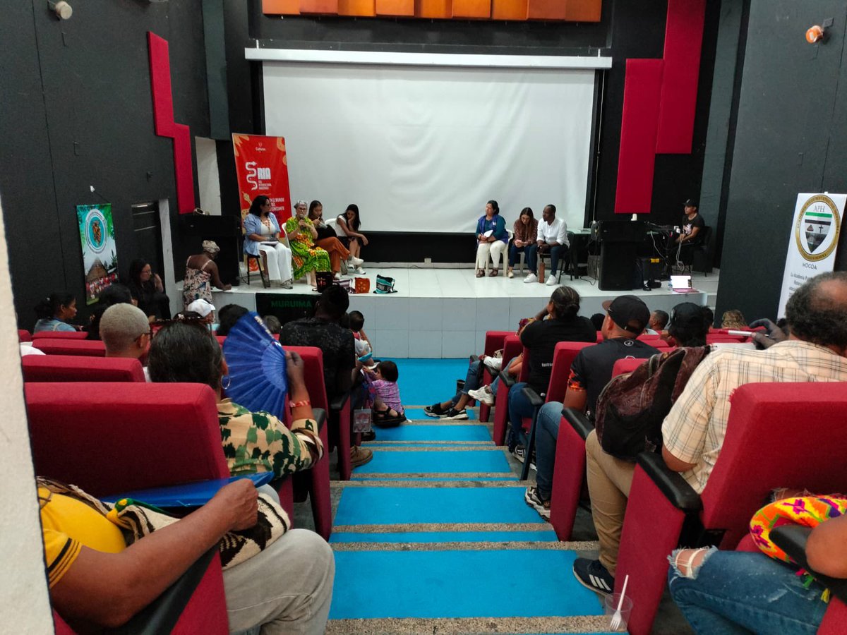 PFMuseosCol's tweet photo. En el marco del encuentro de la Red Intercultural Amazónica de @mincultura 🌿, realizamos la presentación de las acciones del Programa de Fortalecimiento de Museos 🇨🇴(@PFMuseosCol)- @museonacionalco, en apoyo, asesoría y acompañamiento a estímulos para los museos del país. https://t.co/j62AdJlgt7