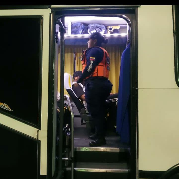 Desde el módulo Policial parroquial El Obelisco, se realiza abordajes a las unidades de transporte público, brindando la seguridad a todos los pasajeros cumpliendo con los vértices de la Gran  Misión Cuadrantes de Paz.
 
¡Tránsito Contigo!

#VenezuelaObrera