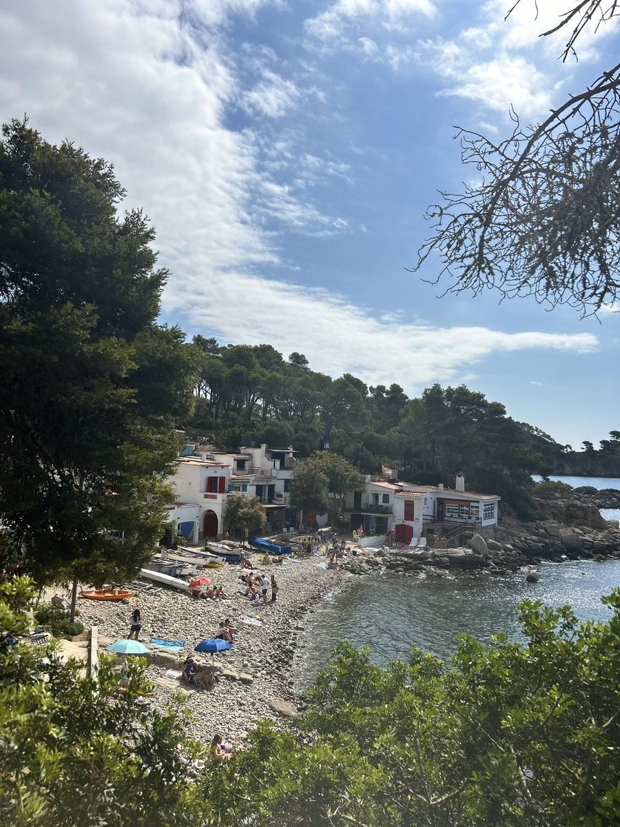 leirefron's tweet photo. Costa Brava con las bbys ✨🩵 https://t.co/dtdvdAHyIq