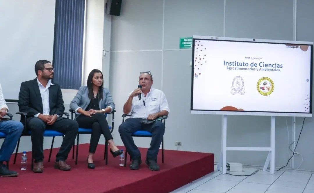 ProlecheES's tweet photo. ¡Agradecemos y reconfirmamos nuestro apoyo a la academia por estos espacios.
 #UES  ✉️ 🇸🇻🤝🏻
@UESoficial https://t.co/lYz4DTRlq5