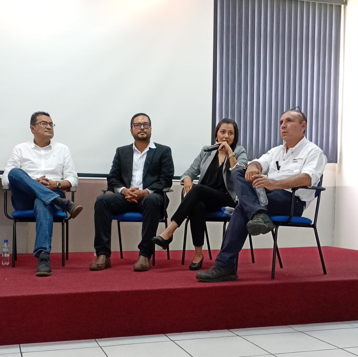 ProlecheES's tweet photo. ¡Agradecemos y reconfirmamos nuestro apoyo a la academia por estos espacios.
 #UES  ✉️ 🇸🇻🤝🏻
@UESoficial https://t.co/lYz4DTRlq5