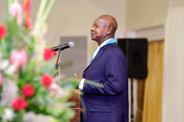 OpenParlyUg's tweet photo. In Kenya ๐ฐ๐ช, Democracy is defined by change of power and division of power within the arms of government.
In Uganda ๐บ๐ฌ Democracy is defined by "Tusaba President Museveni..........๐"
#UgandaIsNotKenya
#OpenParlyUg https://t.co/TID8sfa7xC