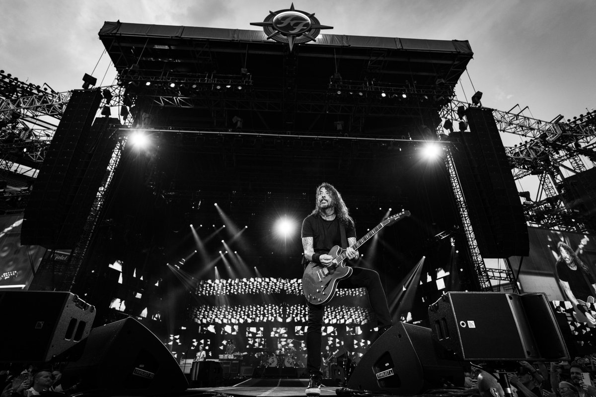 Foo Fighters tweet media