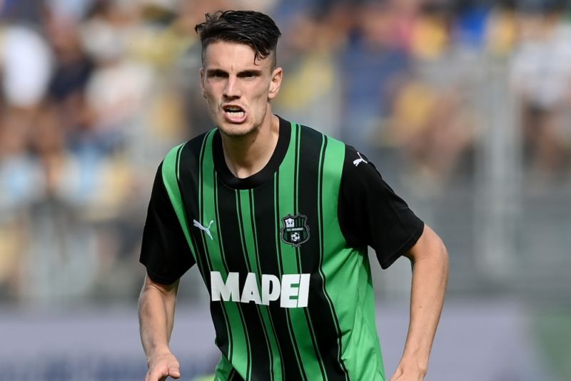 Mirkuzz_Alex's tweet image. CALCIOMERCATO PALERMO💗🖤
Il #Palermo ha chiesto informazioni al #Sassuolo per Daniel #Boloca. Il centrocampista piace tantissimo a mister #Dionisi. I rosanero nel mentre hanno iniziato le trattative col giocatore 
In attesa di aggiornamenti...

STAY TUNED⏳️⌛️