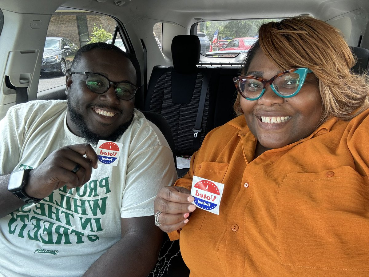 📢 Using our Teacher Voices!  @jmcss <a href="/suptking/">Marlon D. King</a>  #civicduty #jcmmsCounselor #nparkwayEducator <a href="/_mart_says/">Martavis D. Williams</a> #destinyiscalling