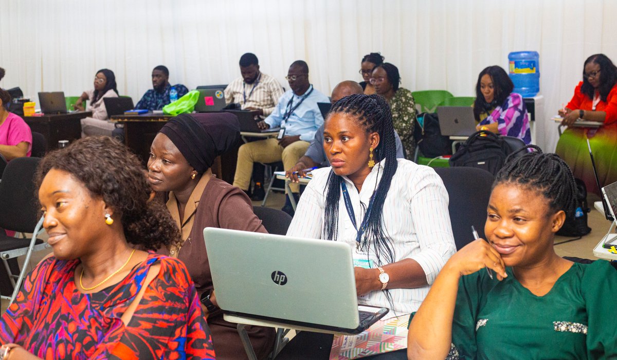 CRePHSNIMR's tweet photo. #ChangeChallenge 
Prof. Juliet Iwelunmor @iwelunmorj took the participants on Grant writing and Mentorship, she also shared her story as a grant writer of over 17years. She highlighted that failure is part of the journey and not a setback.
@CAirhihenbuwa @WUSTL @JosephTucker https://t.co/3PsQhMwbgy