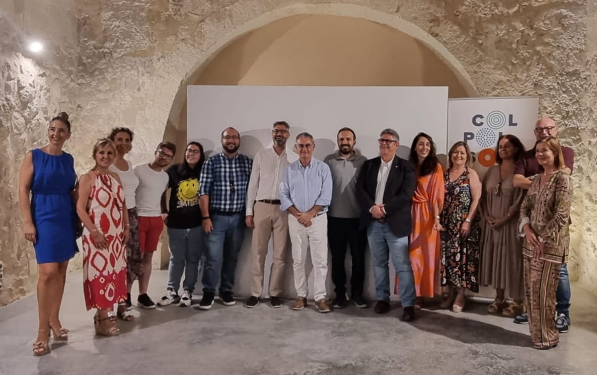 AVS (@avsociologia) on Twitter photo Desde <a href="/AVSociologia/">AVS</a> hemos tenido el placer de asistir a la toma de posesión de la nueva junta directiva de <a href="/colpolsocCV/">Col·legi de Politologia i Sociologia CV</a>. Agradecemos el buen trabajo realizado por <a href="/ferrandizlozano/">José Ferrándiz Lozano</a> y su equipo, deseando muchos éxitos al nuevo equipo liderado por #IsmaelNavarro.
Felicidades! 🥳 Desde <a href="/AVSociologia/">AVS</a> hemos tenido el placer de asistir a la toma de posesión de la nueva junta directiva de <a href="/colpolsocCV/">Col·legi de Politologia i Sociologia CV</a>. Agradecemos el buen trabajo realizado por <a href="/ferrandizlozano/">José Ferrándiz Lozano</a> y su equipo, deseando muchos éxitos al nuevo equipo liderado por #IsmaelNavarro.
Felicidades! 🥳