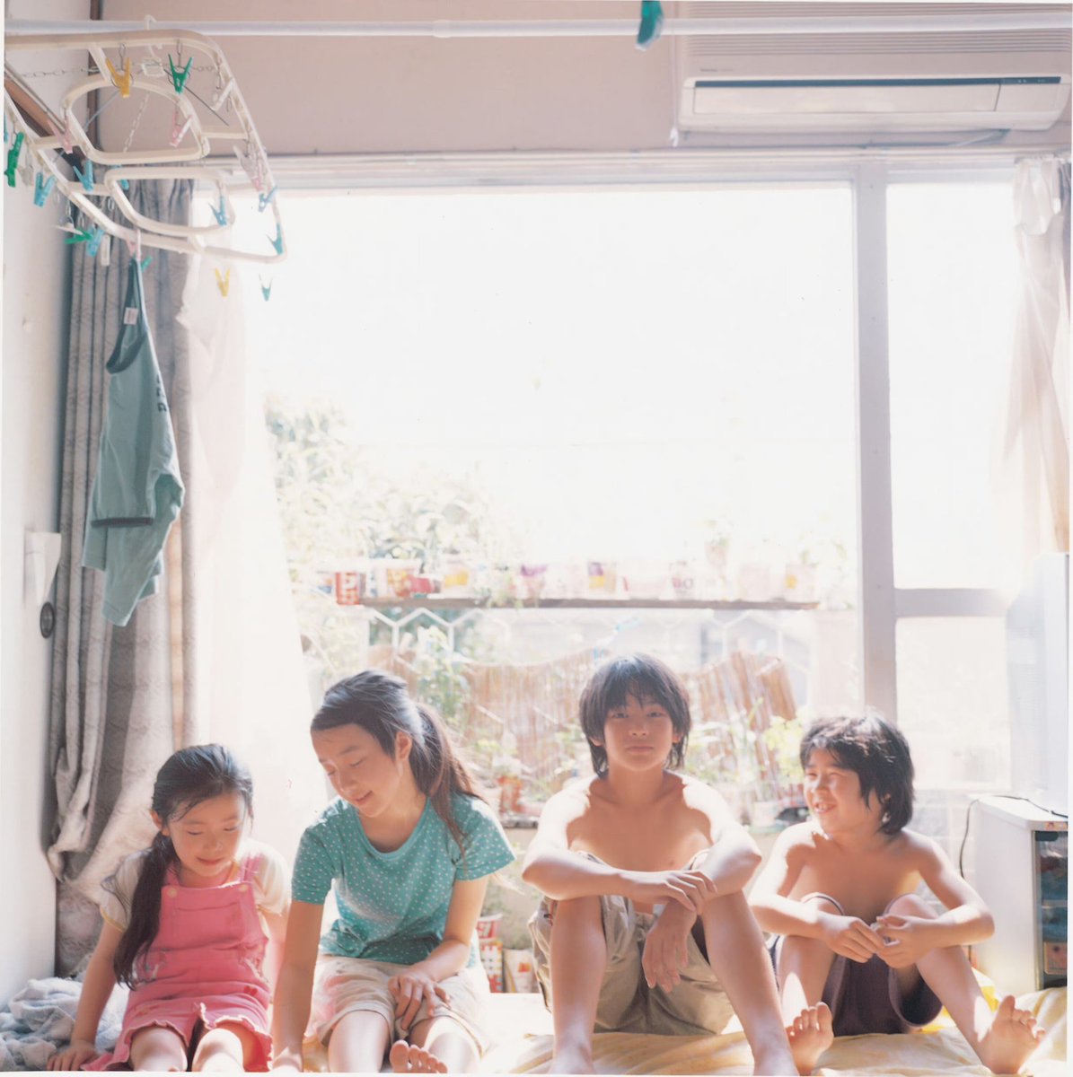 copieconformes's tweet image. Nobody Knows (2004) dir. Koreeda Hirokazu